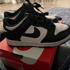 Nike Dunk loe black and white size 11 c